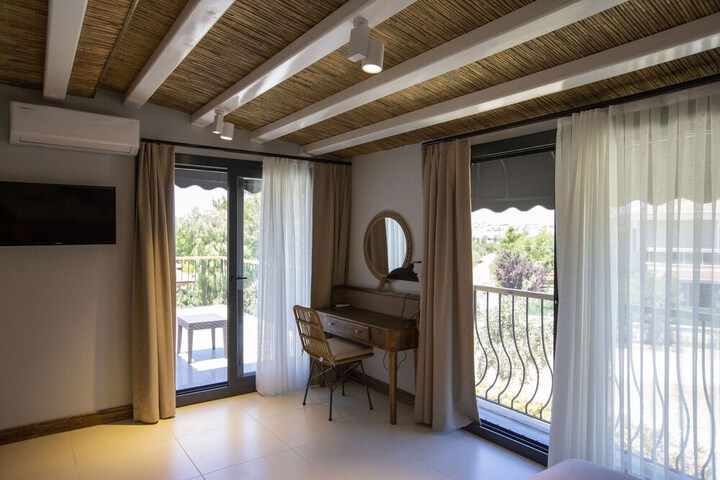 Room 2 of 53