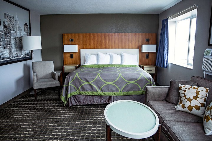 Room 17 of 36