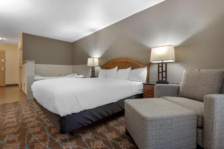 Double Accessible Queen Size Bed (1 of 11)