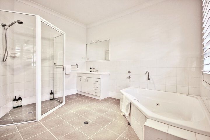 Room 4 of 20
