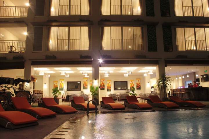 Hotel with Pool