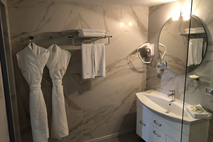 Room 26 of 49