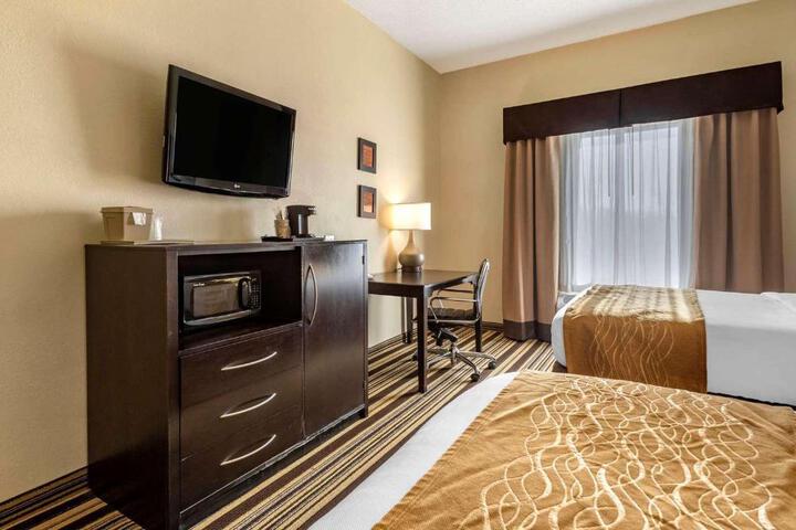 2 Queen Beds (5 of 9)