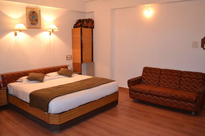 Room 18 of 103