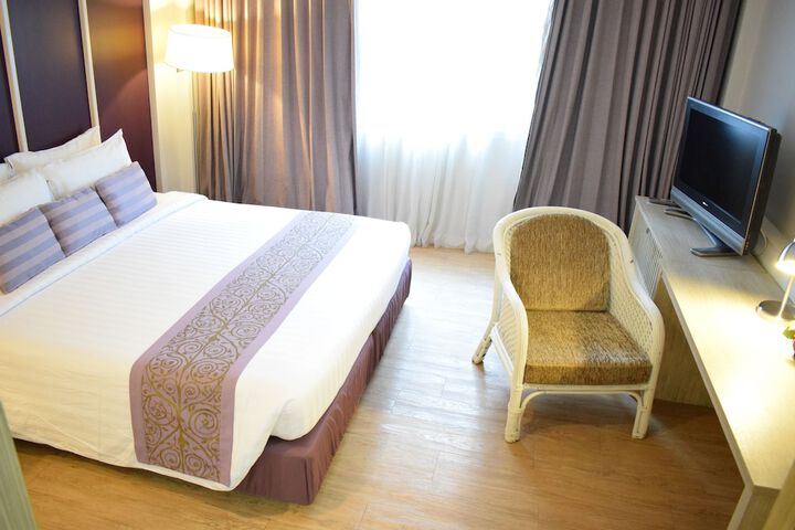 Room 36 of 100