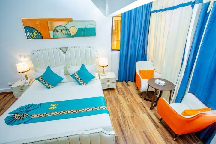 Room 5 of 10