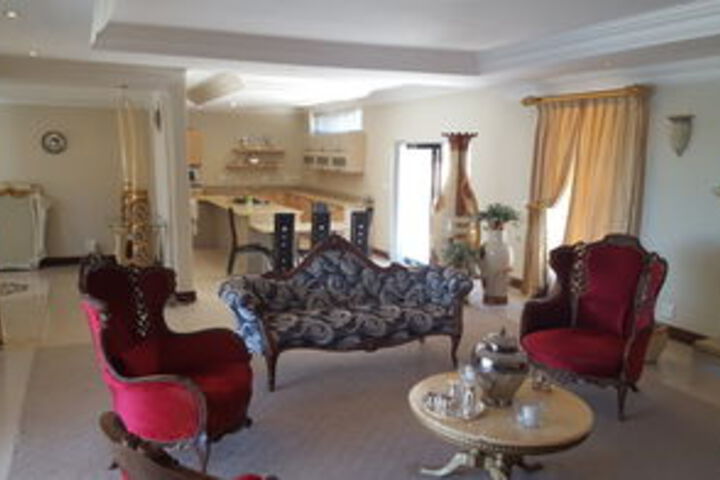 Lounge 9 of 15