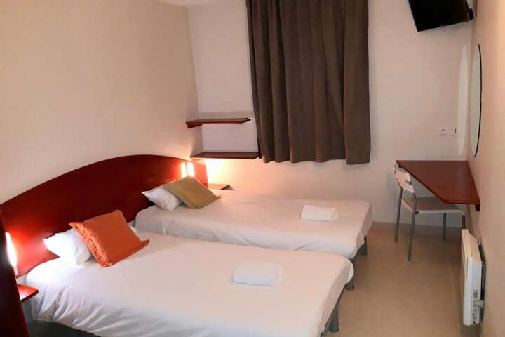 Room 12 of 27