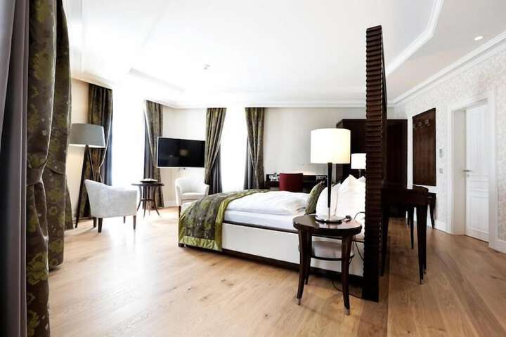 Room 12 of 40