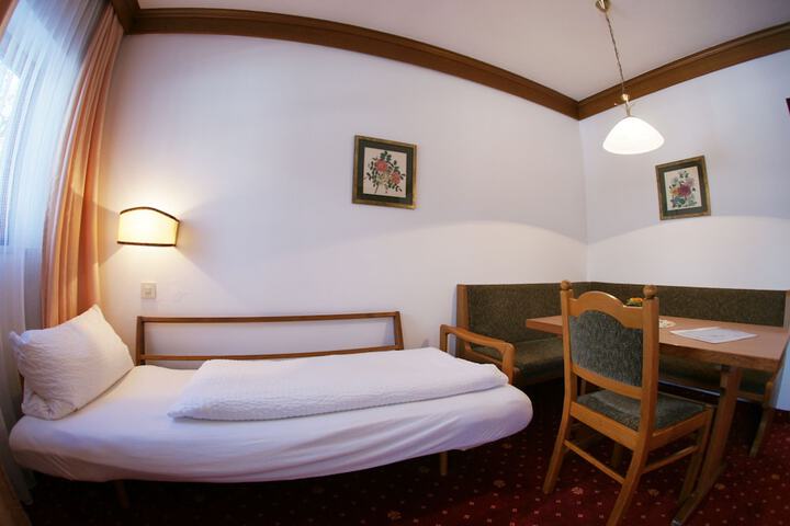 Room 19 of 65