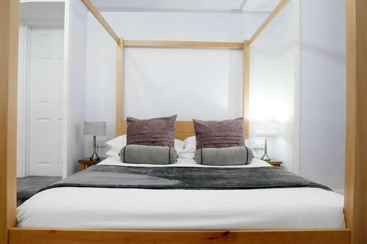 Room 16 of 39