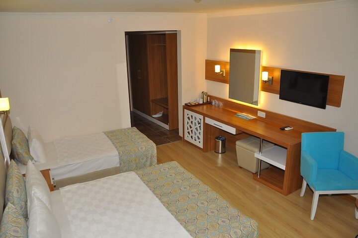 Room 17 of 93