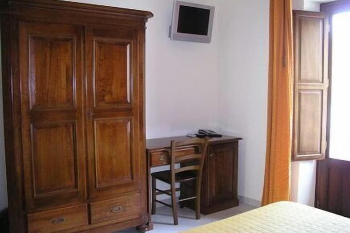 Room 18 of 42