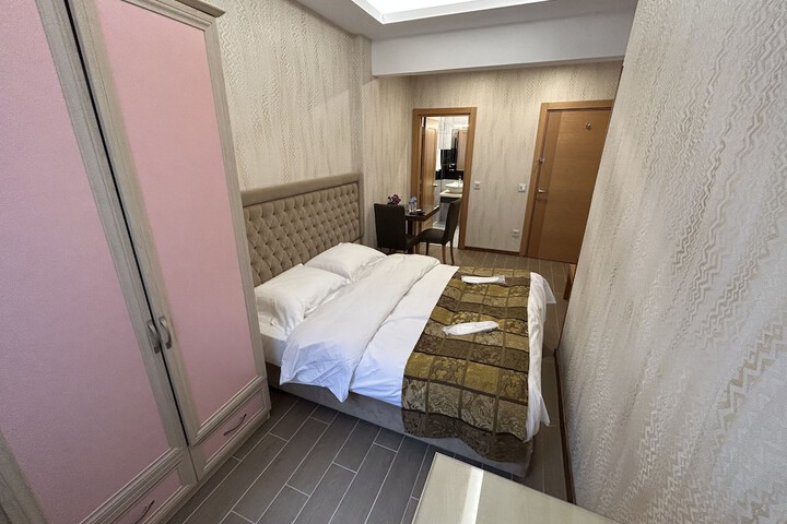 Room 17 of 95