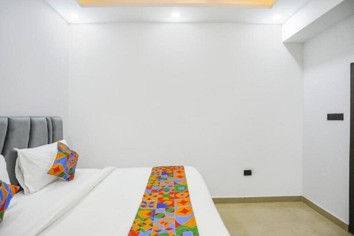 Room 11 of 38