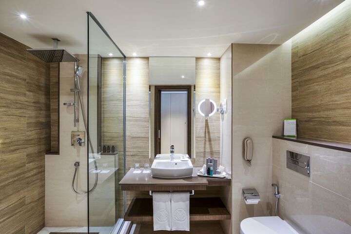 Room 100 of 185