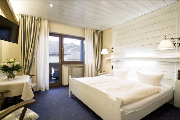 Room 4 of 24