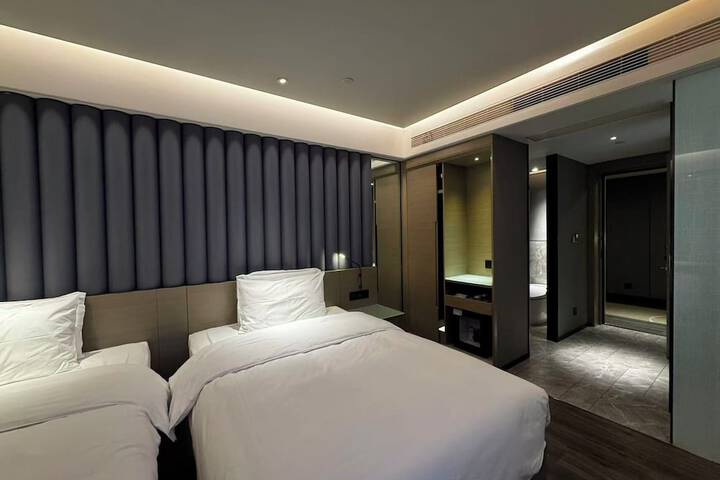 Room 17 of 39