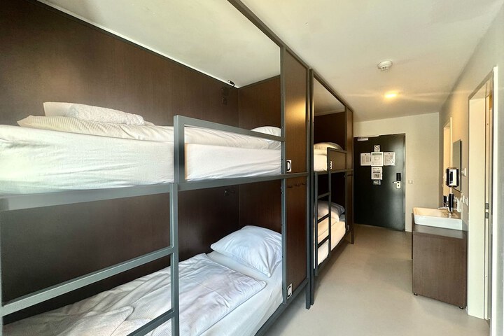 Room 27 of 72