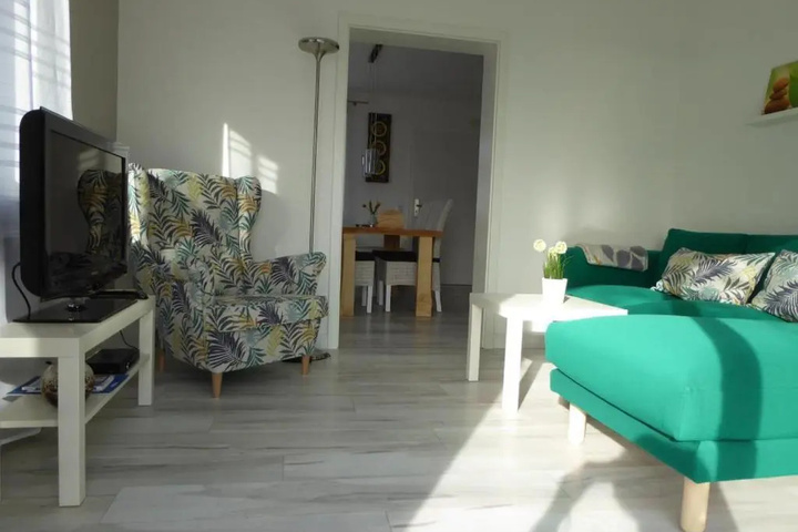 Room 2 of 10