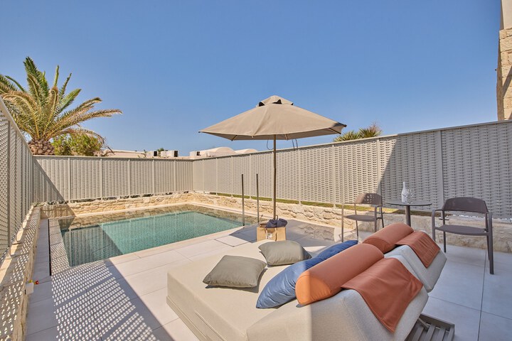 Pool 62 of 182