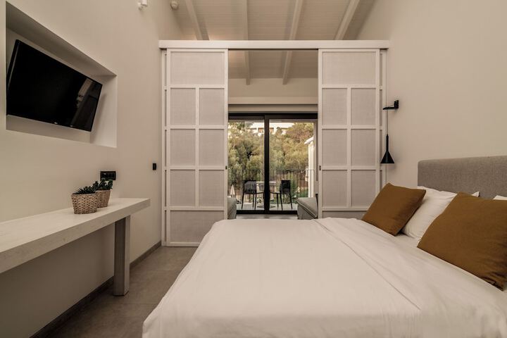 Room 7 of 14