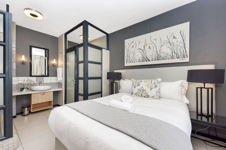 Room 14 of 215