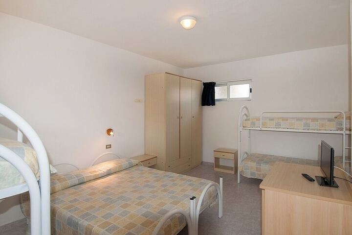 Room 5 of 91