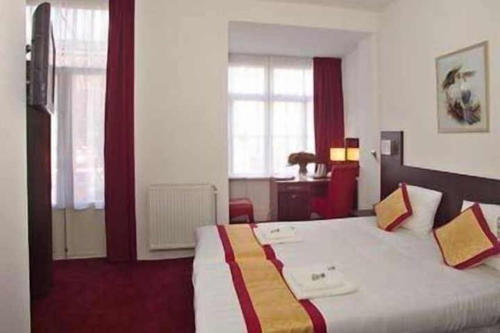 Room 6 of 60