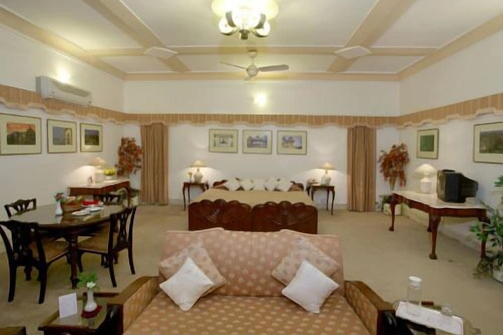 Room 3 of 20