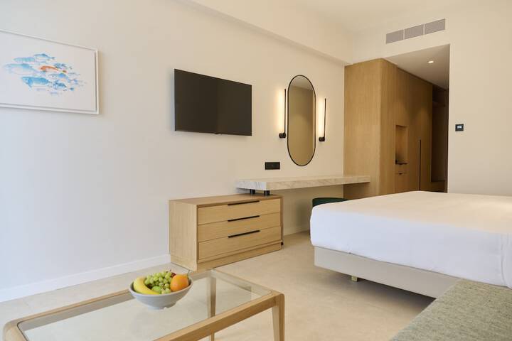 Room 5 of 93