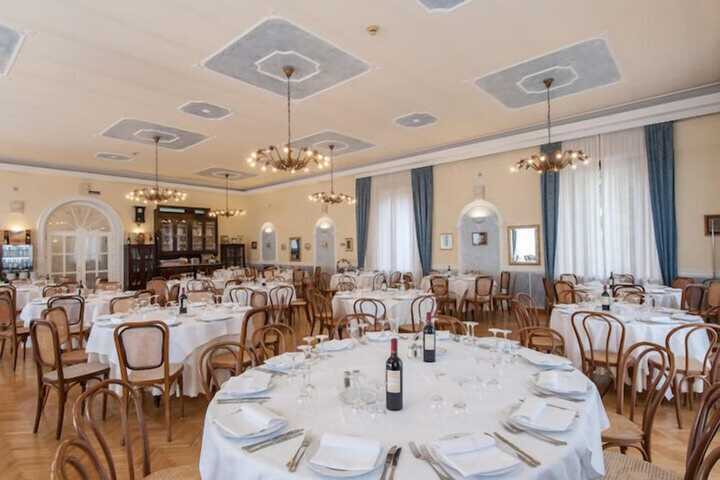 Dining Photos