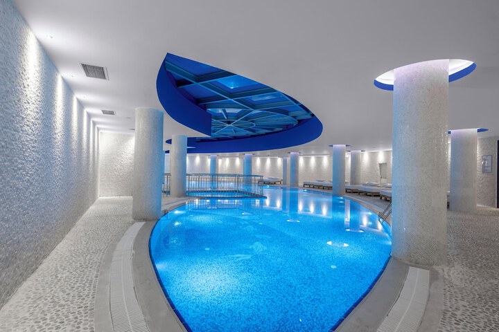 Pool 44 of 152