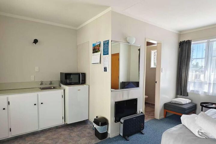 Room 12 of 18