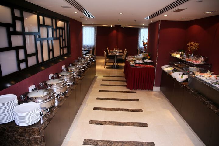 Dining 33 of 43