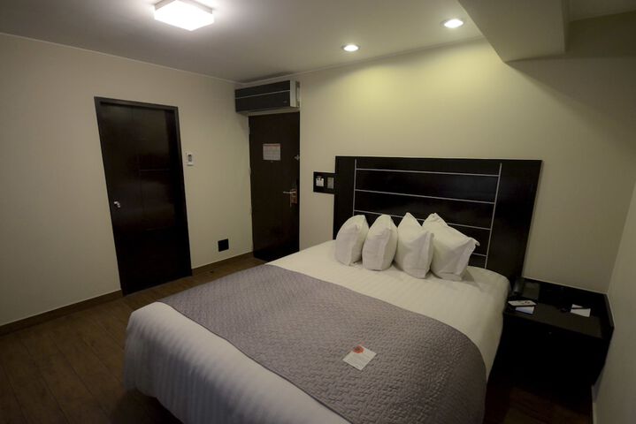 Room 4 of 36