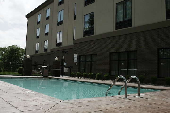 Pool 19 of 53