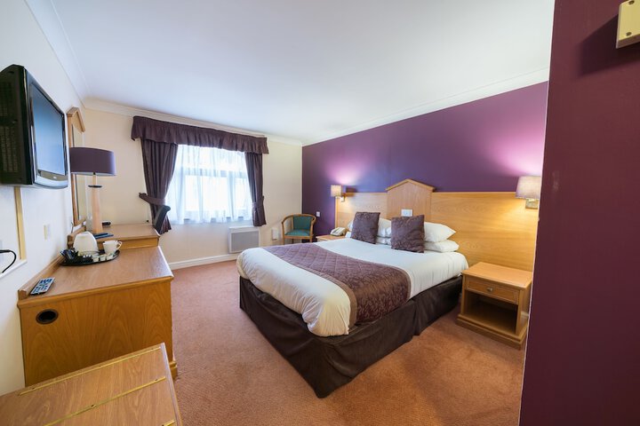 Room 2 of 41
