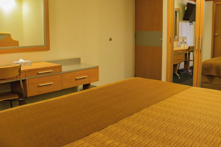 Room 26 of 39