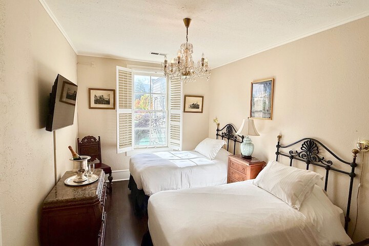 Room 5 of 18