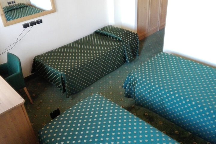 Room 16 of 46