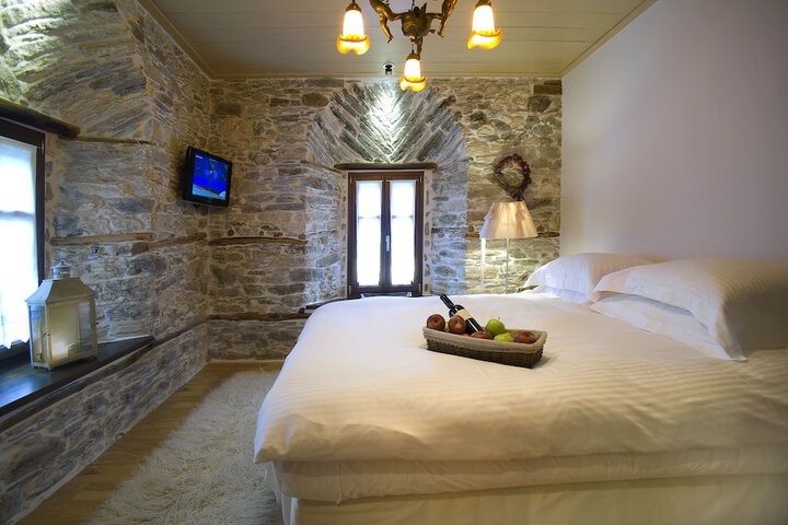 Room 7 of 32