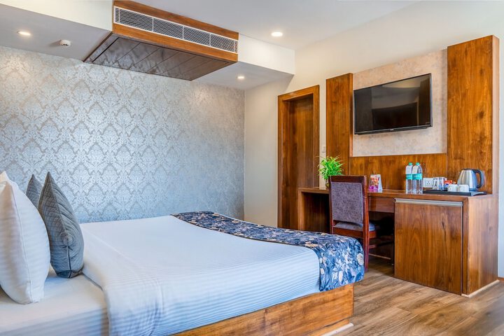 Room 34 of 76