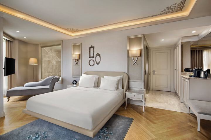 Room 42 of 95