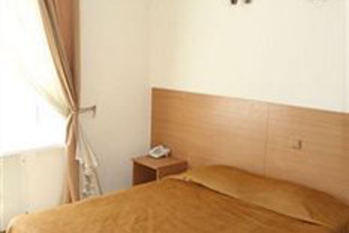 Room 15 of 25