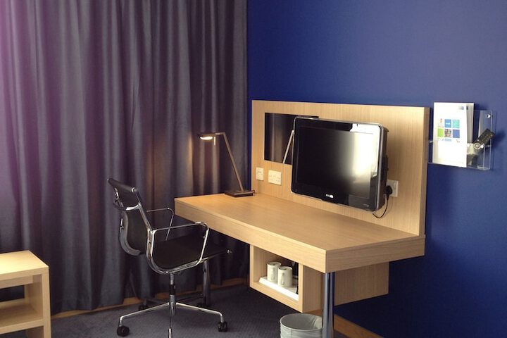 Room 9 of 29