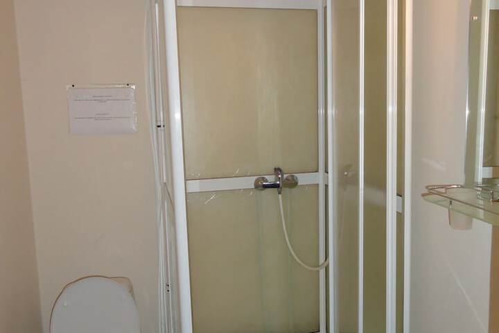 Room 27 of 39