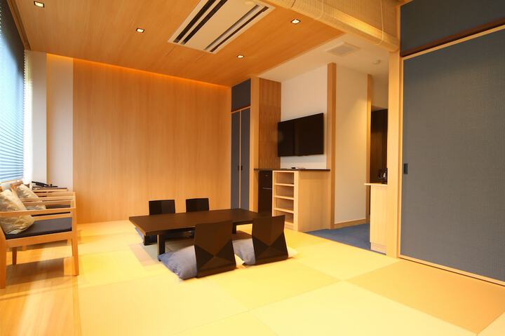 Room 26 of 102