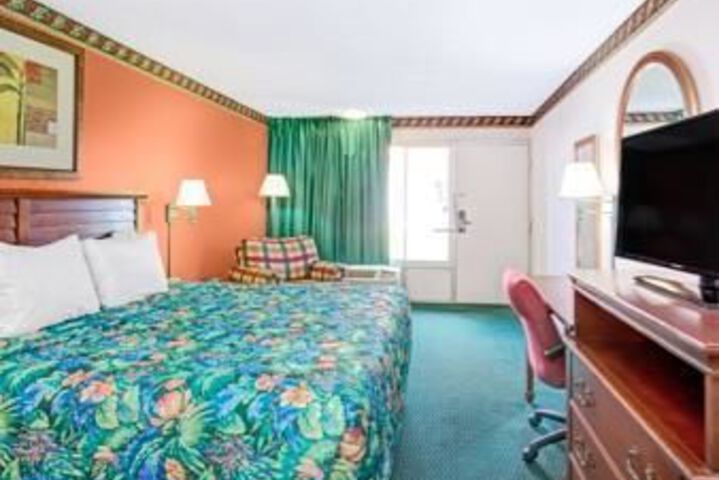 Room 12 of 24