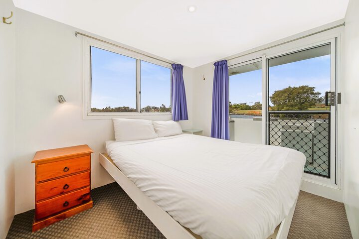 Room 2 of 82
